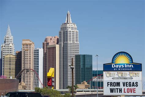 Wild Wild West Casino and Hotel in Las Vegas to close .